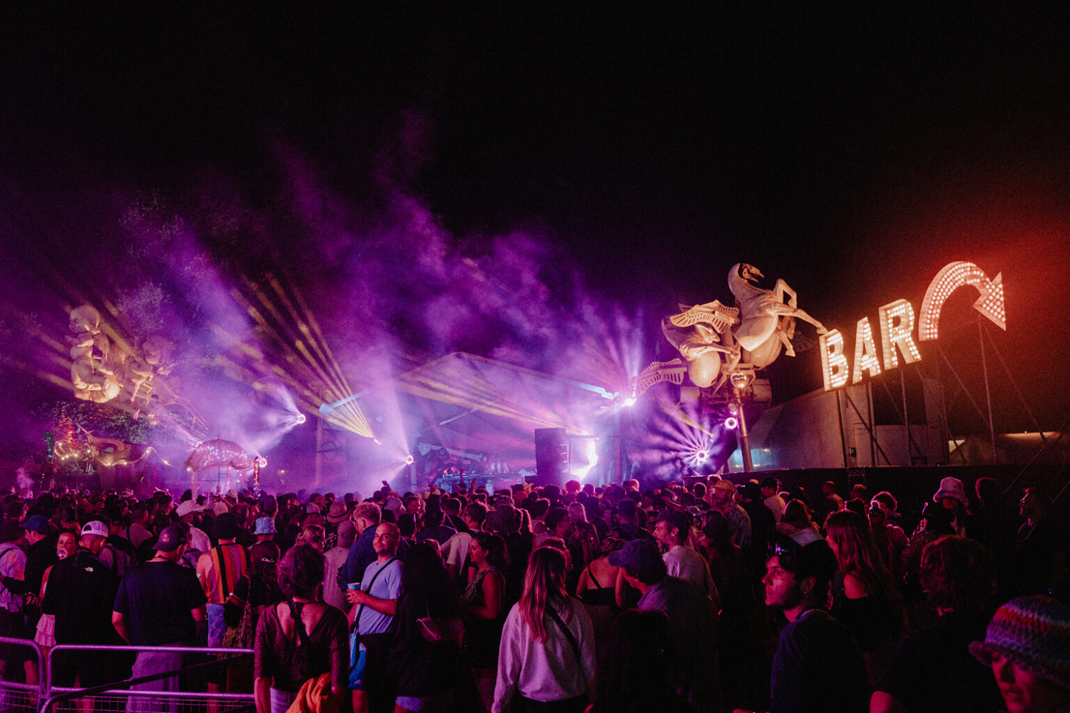 Гластонбери 2025: Claypaky для сцены The Flying Bus