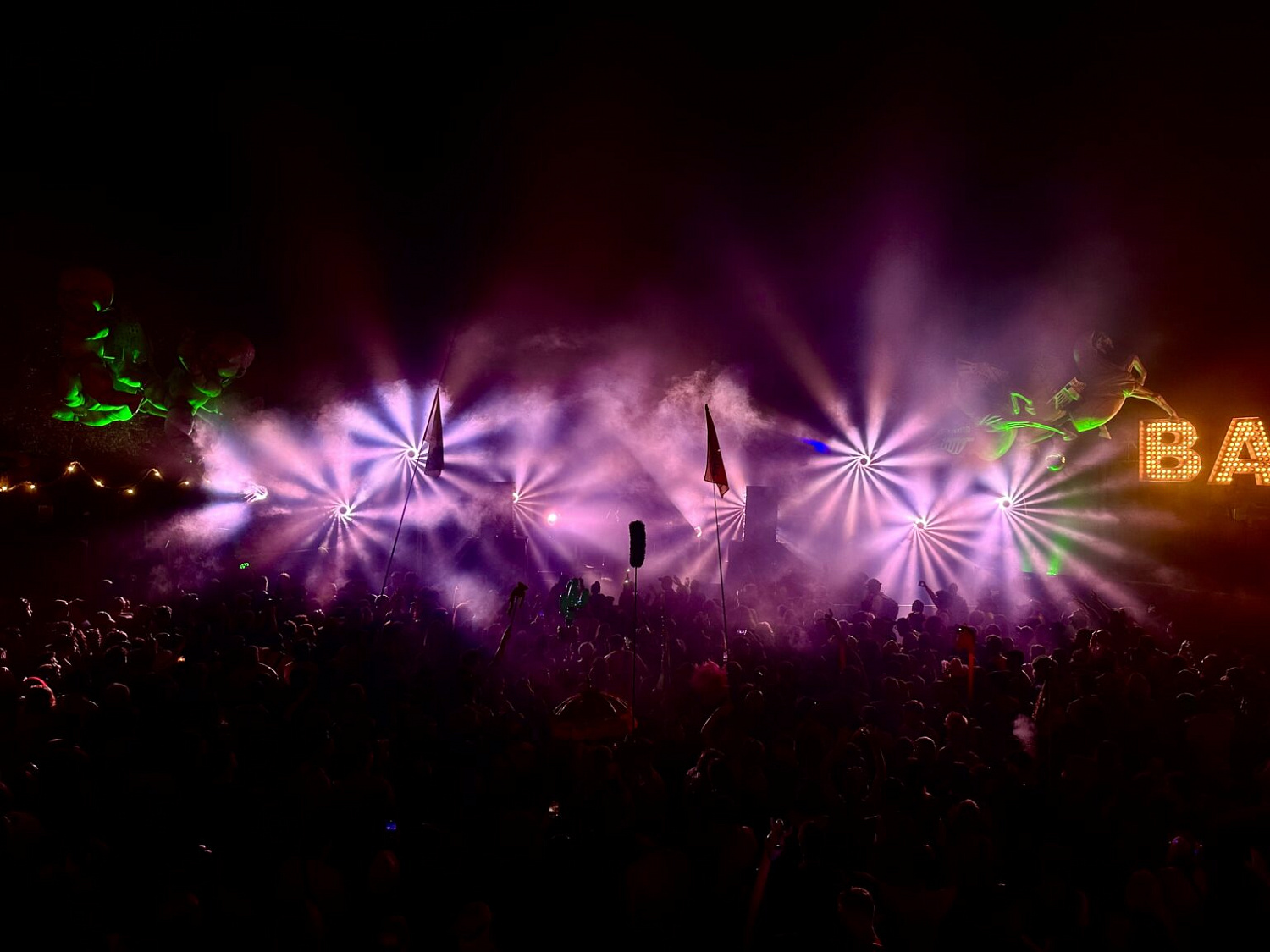 Гластонбери 2025: Claypaky для сцены The Flying Bus