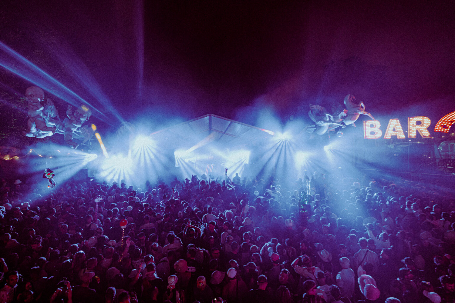 Гластонбери 2025: Claypaky для сцены The Flying Bus