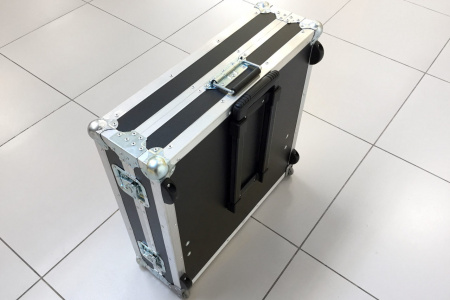 406_flightcase-iso-left-1280x853