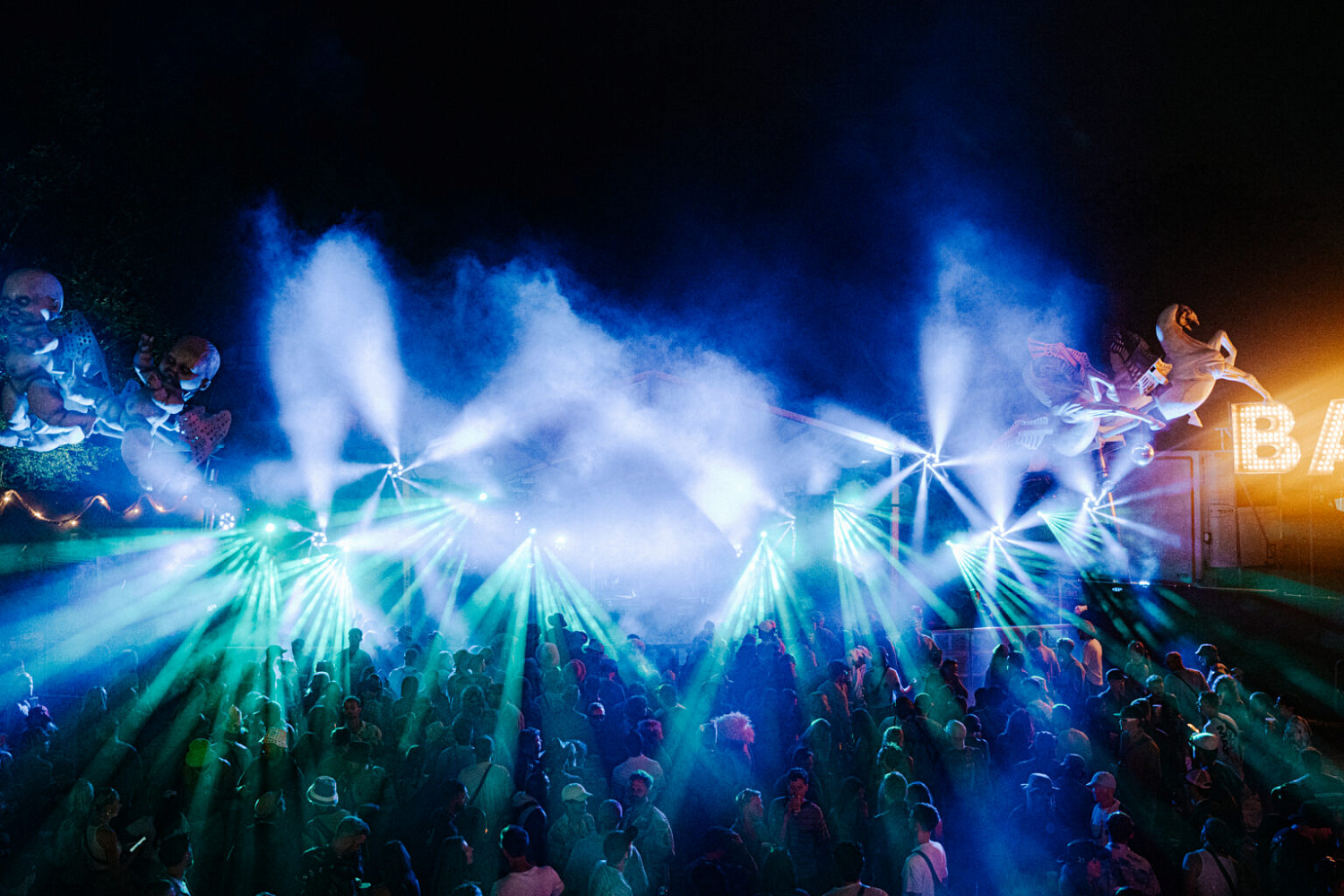 Гластонбери 2025: Claypaky для сцены The Flying Bus