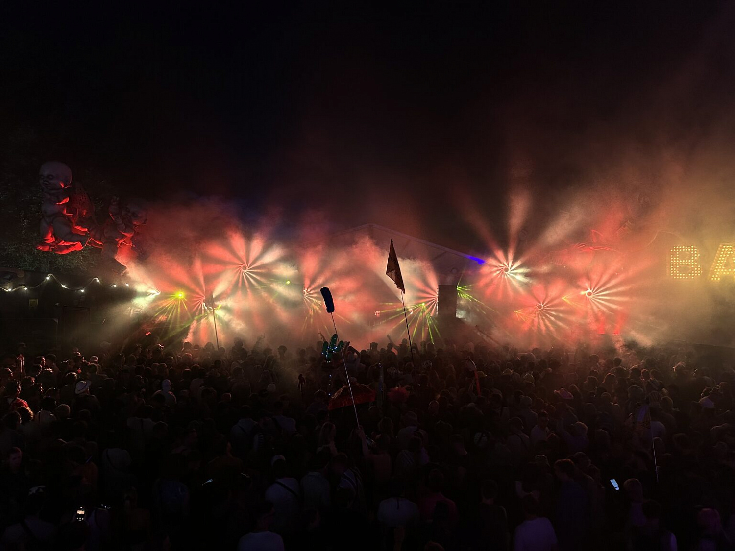 Гластонбери 2025: Claypaky для сцены The Flying Bus