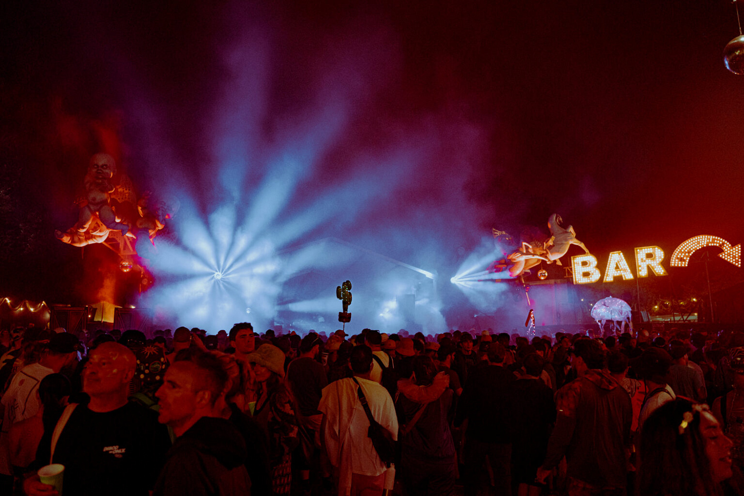 Гластонбери 2025: Claypaky для сцены The Flying Bus