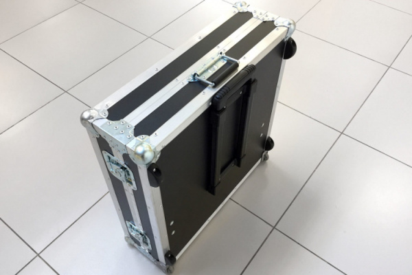 406_flightcase-iso-left-1280x853