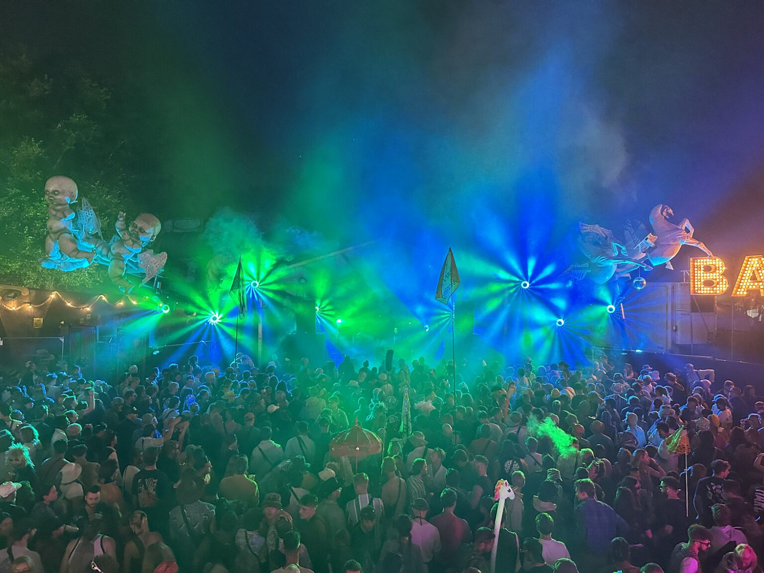 Гластонбери 2025: Claypaky для сцены The Flying Bus